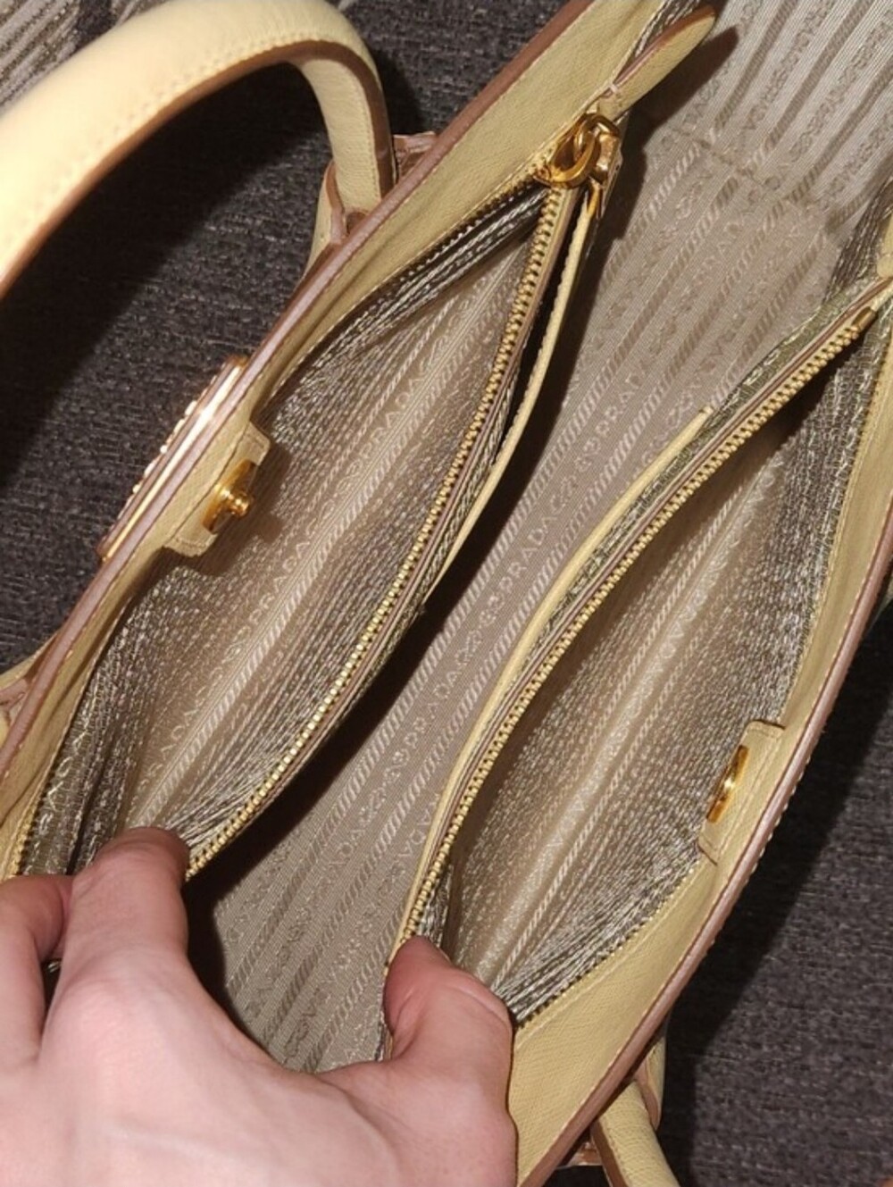 💛RARE Prada💛 - Bi-Color Ananas/Talco Saffiano Lux Leather Large Shopping Tote - Picture 15 of 16